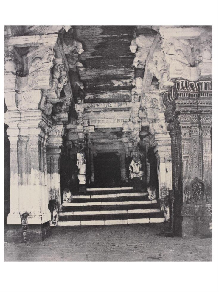 Entrance to the thousanded pillared Mundapam in the great Pagoda top image