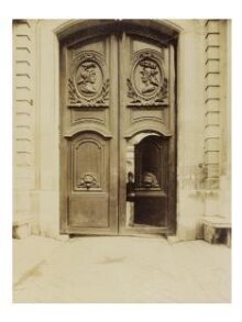 Doorway, rue de l'Orangerie, Versailles, France thumbnail 1