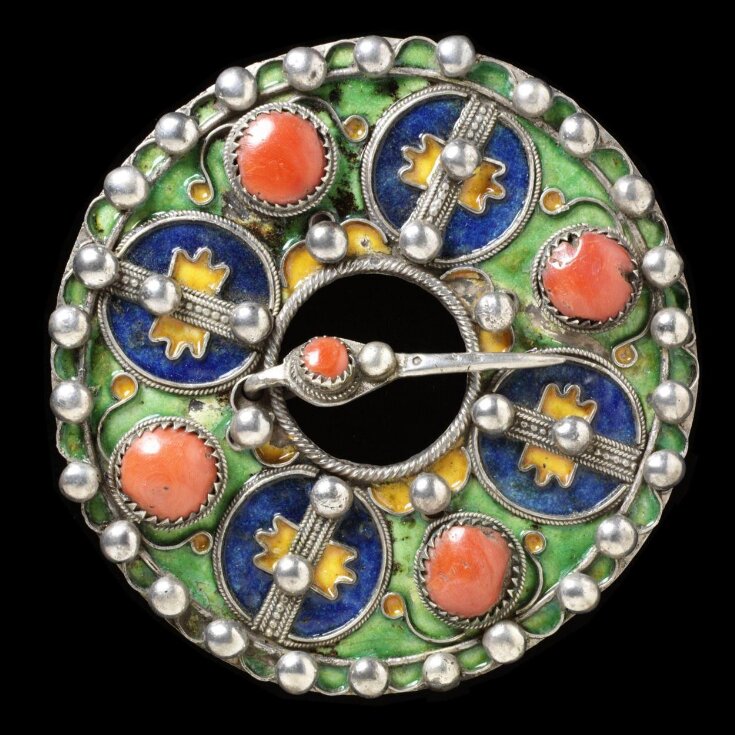 Brooch top image