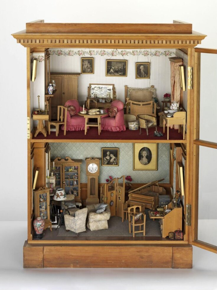 Queen mary doll store house