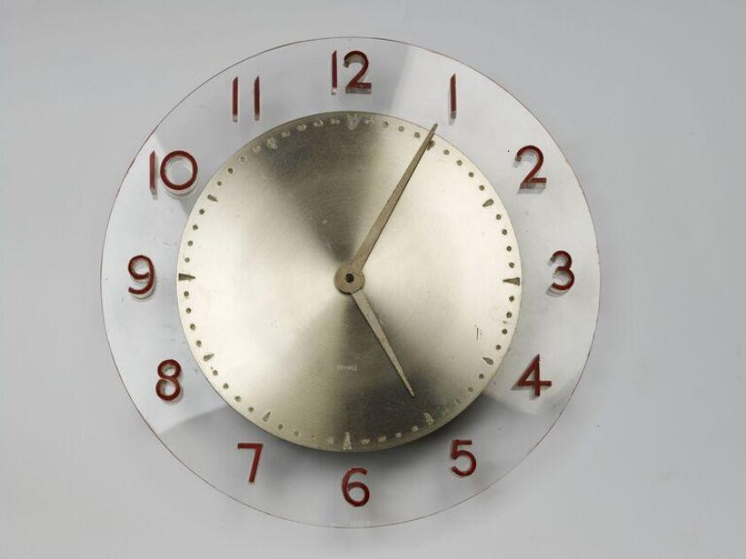 Wall clock — Nicholson, Christopher — 1946