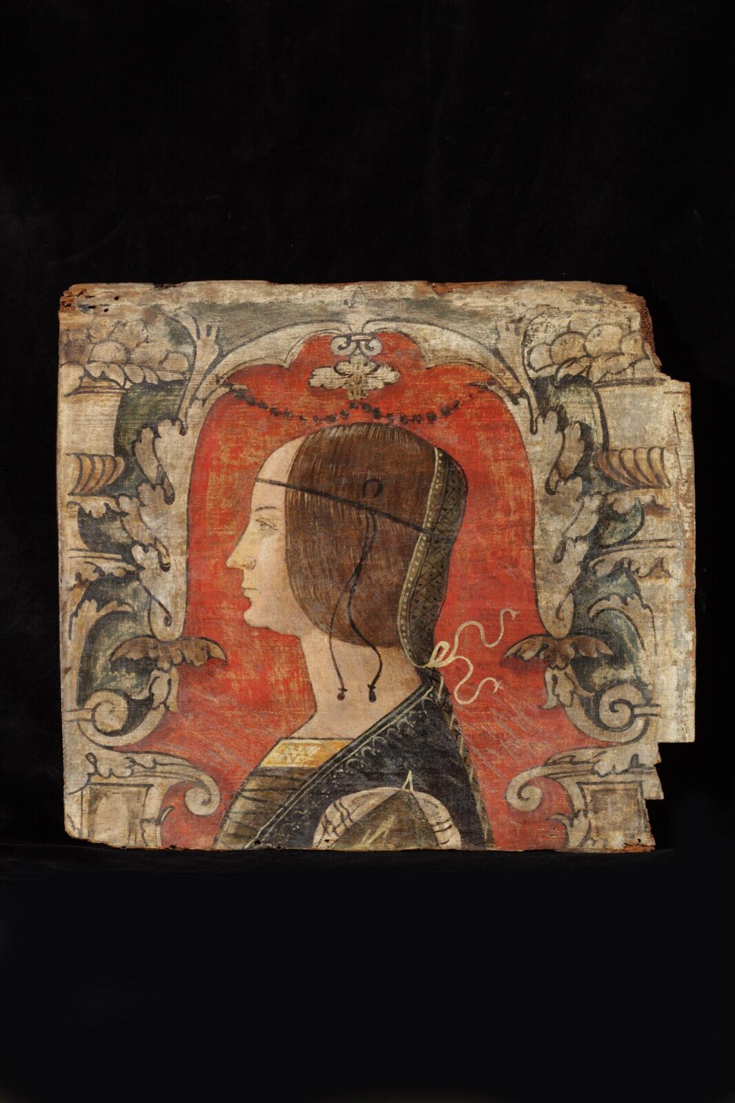 Profile bust of a lady facing left, ca. 1500