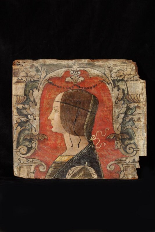Profile bust of a lady facing left