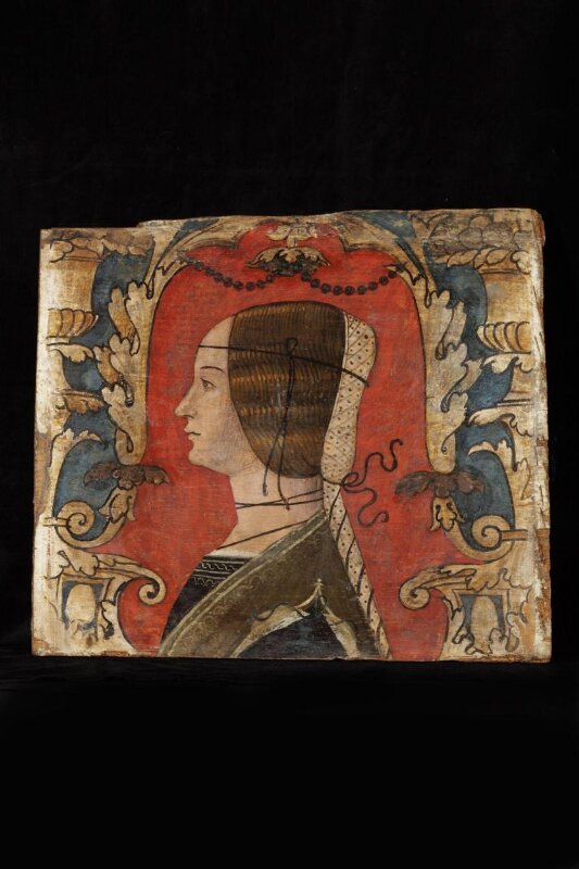Profile bust of a lady facing left
