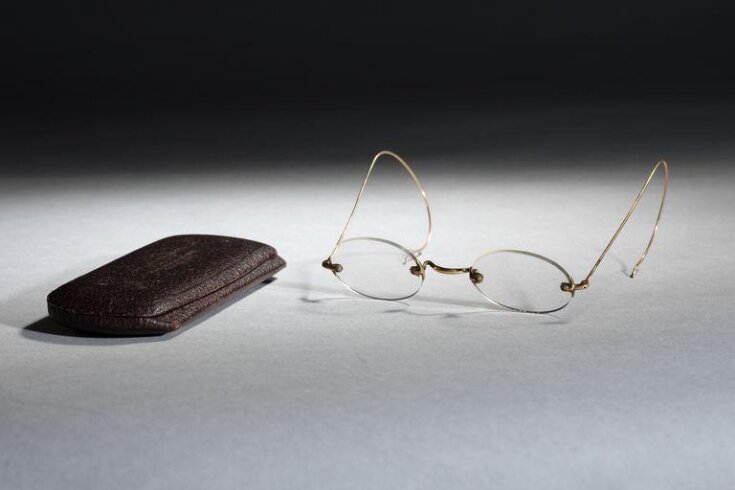 Spectacles top image