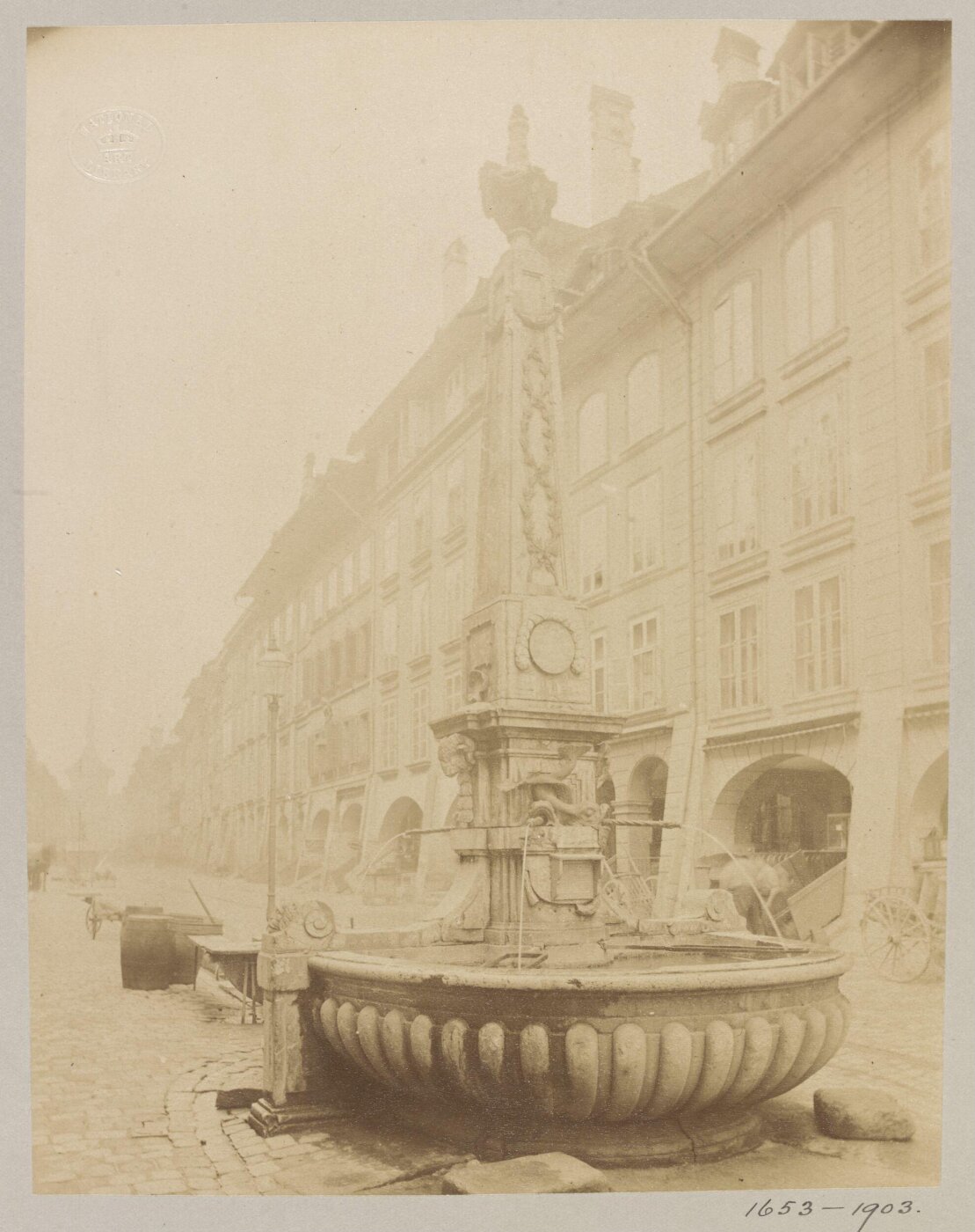 Atget, Jean-Eugène-Auguste, Fountain in the Gerechtigkeitsgasse, Bern, Switzerland