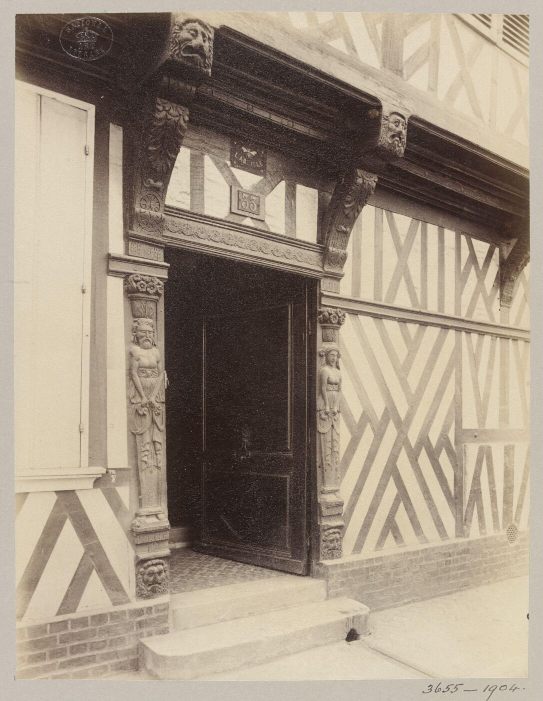 Atget, Jean-Eugène-Auguste, Doorway, 33 Rue Pantaleon, Beauvais, France