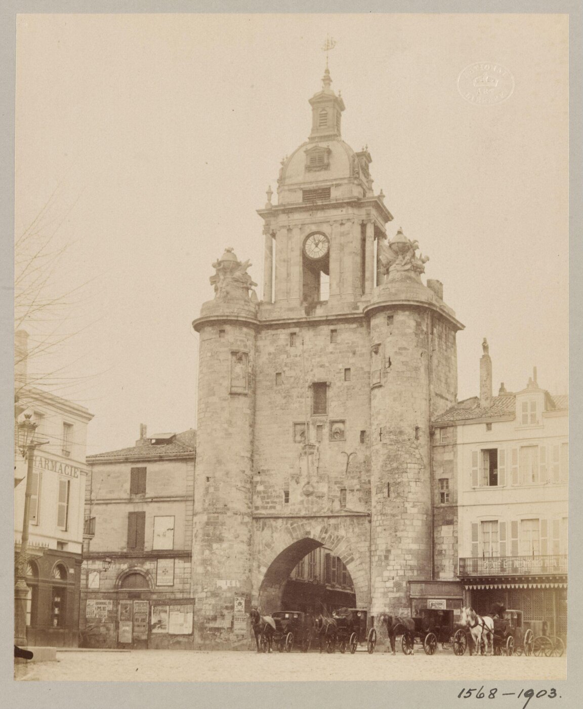 Atget, Jean-Eugène-Auguste, Porte de la grosse Horloge, La Rochelle, France