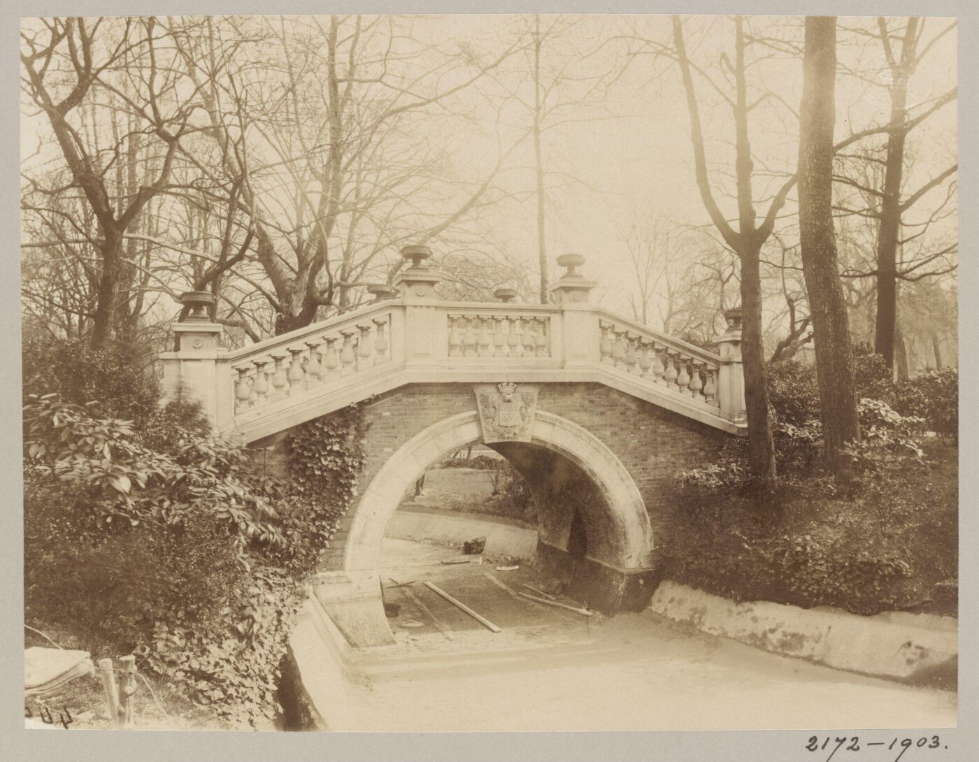 Atget, Jean-Eugène-Auguste, Bridge, Parc Monceau, Paris, France