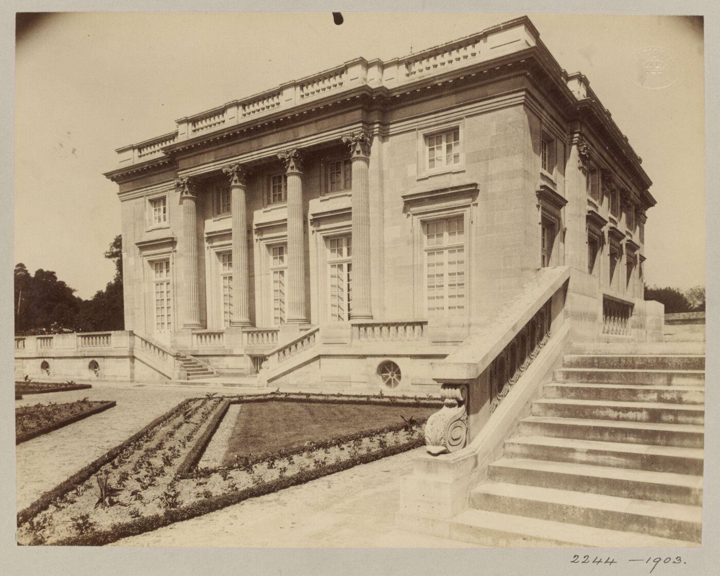 Atget, Jean-Eugène-Auguste, Petit Trianon, Versailles, France
