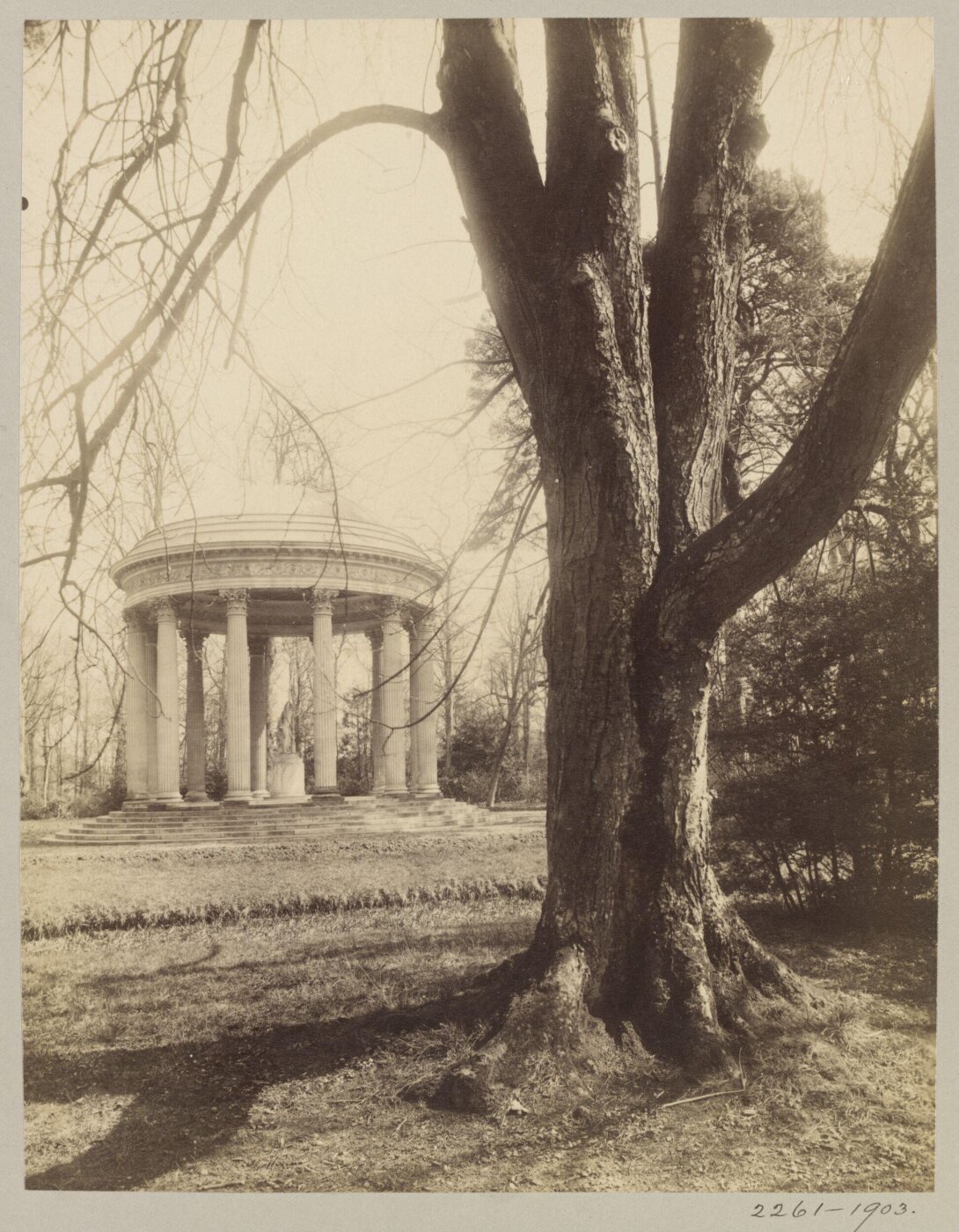 Atget, Jean-Eugène-Auguste, Temple de l'Amour, Versailles, France