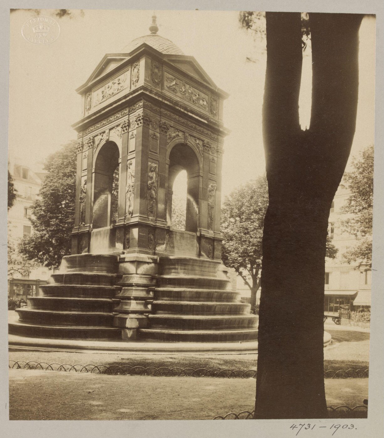 Atget, Jean-Eugène-Auguste, Fontaine des Innocents, Paris, France