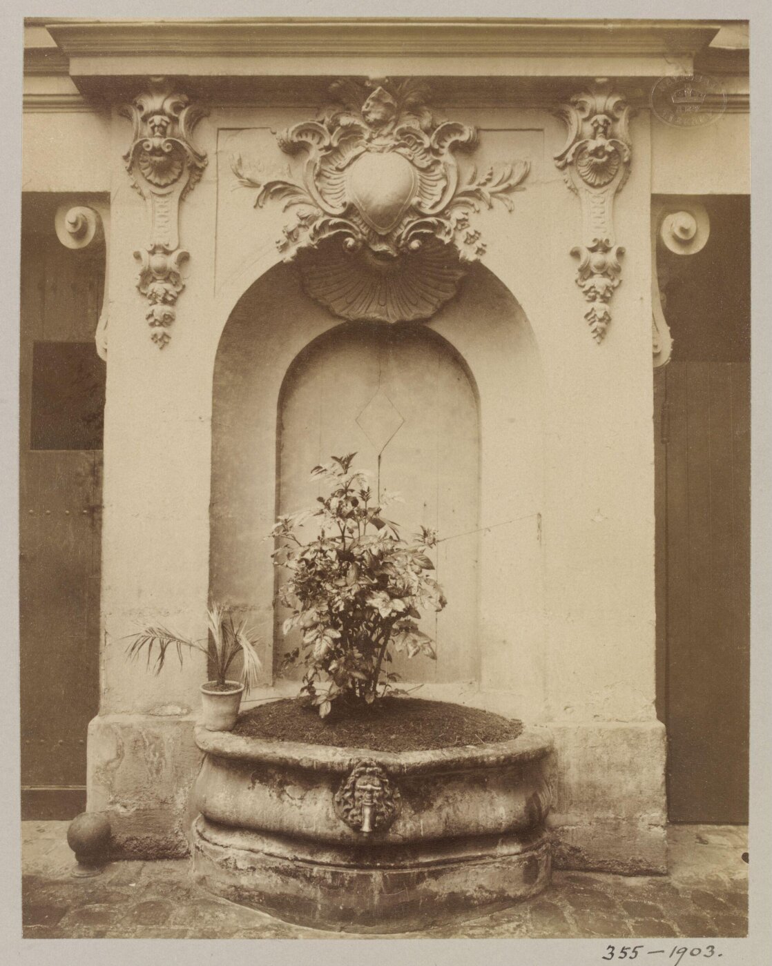 Atget, Jean-Eugène-Auguste, Hotel des Parlementaires, Paris, France