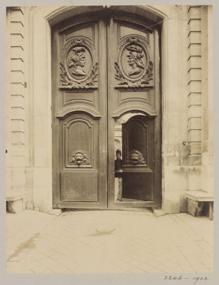 Doorway, rue de l'Orangerie, Versailles, France top image