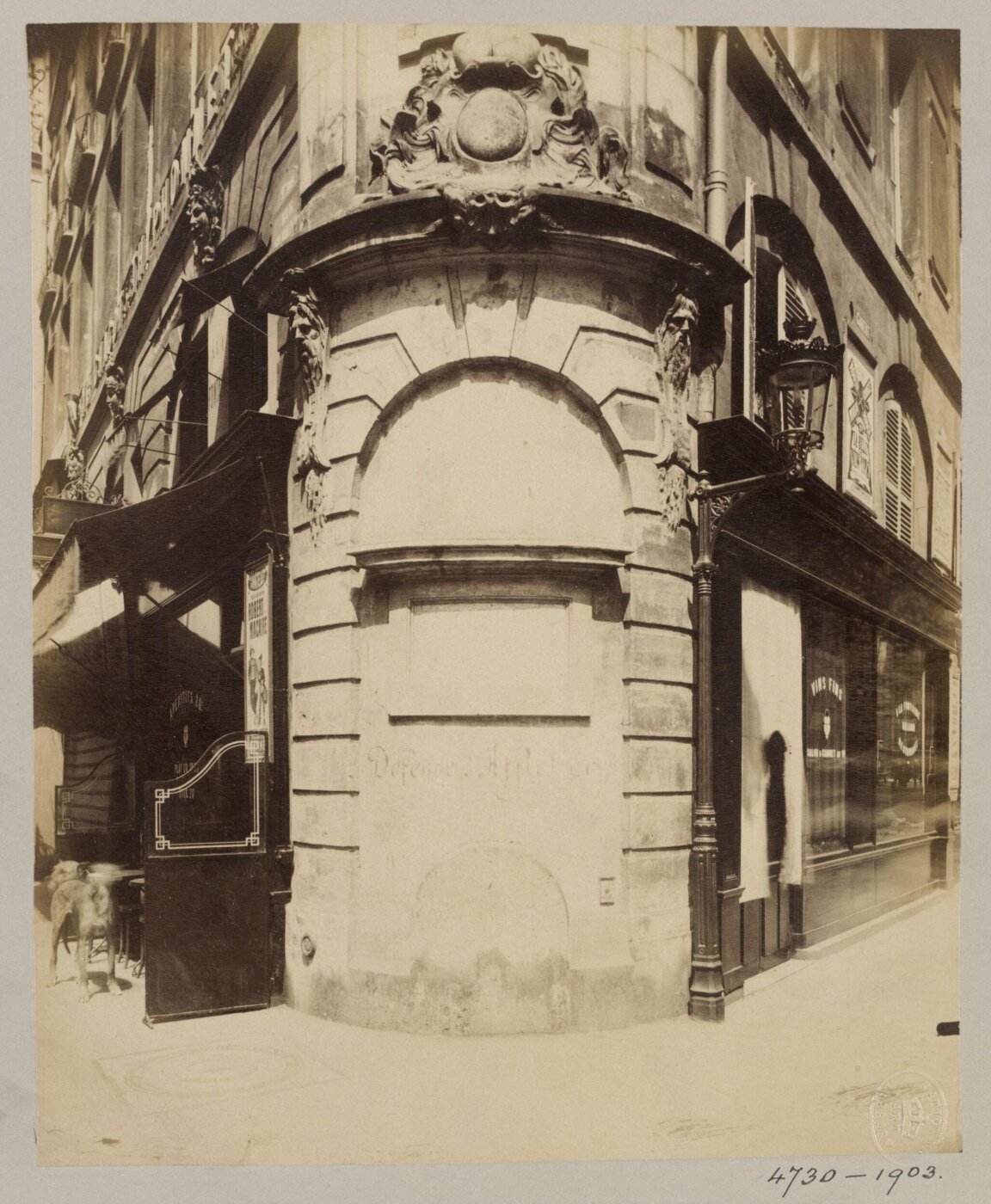 Atget, Jean-Eugène-Auguste, Fontaine de la Reine, St Denis, Paris, France