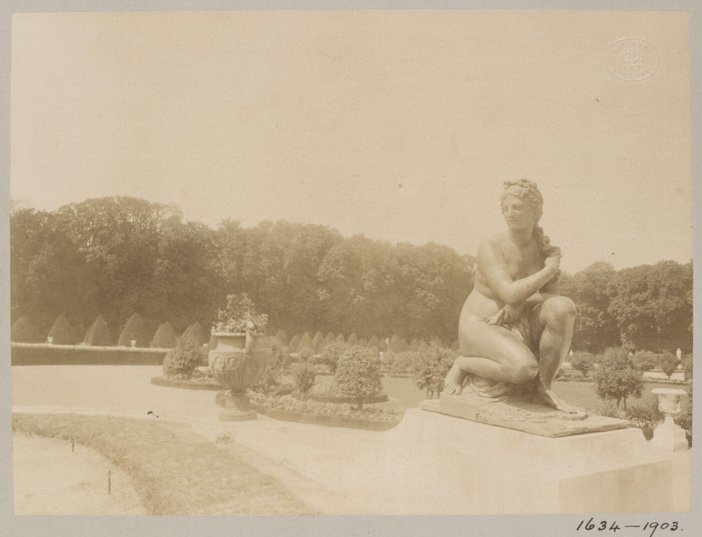 Atget, Jean-Eugène-Auguste, Statue of Venus, Versailles, France
