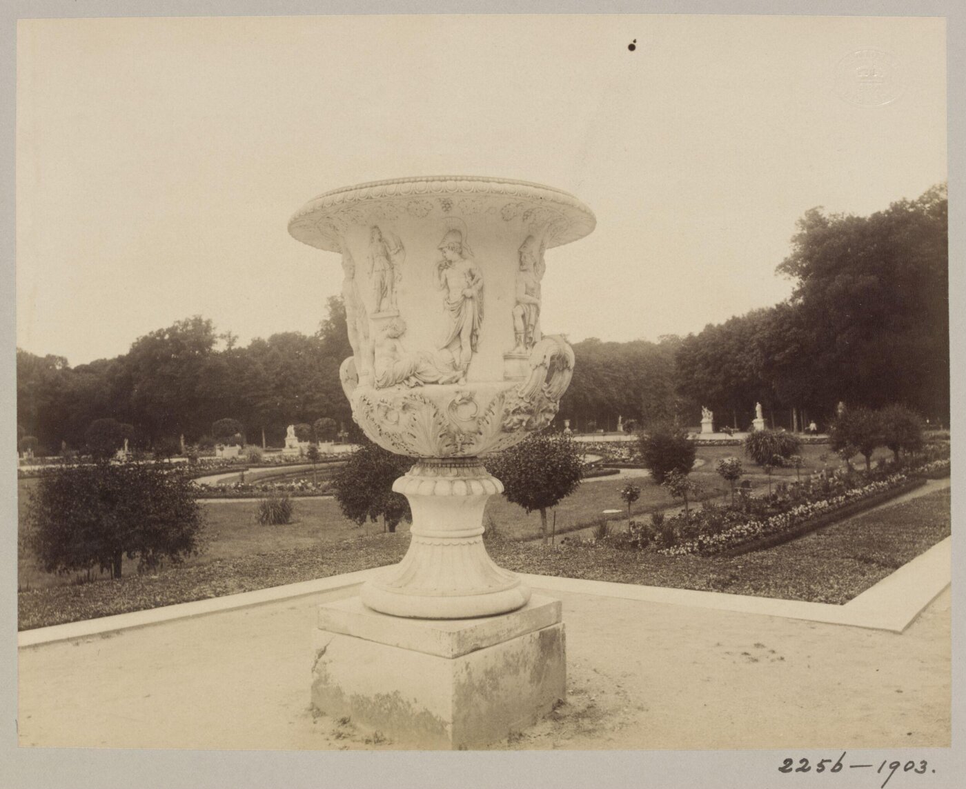 Atget, Jean-Eugène-Auguste, Vase, Versailles, France