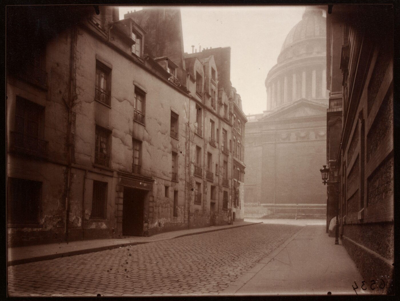 Atget, Jean-Eugène-Auguste, Coin de la rue Valette et Panthéon, 5e arrondissement, matinée de mars