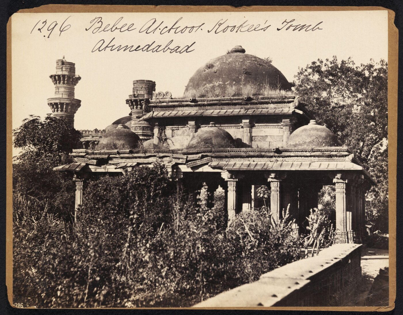 Francis Frith, Bebee Al chool Koukee's Tomb. Ahmedabad