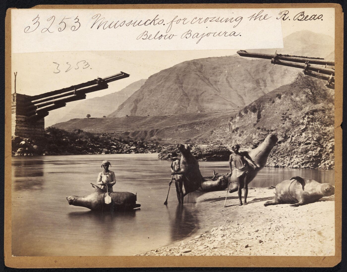 Francis Frith, Mussucks for crossing the R. Beas Below Bajoura