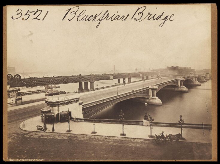 Blackfriar's Bridge top image