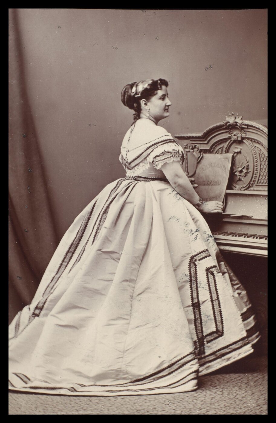 London Stereoscopic and Photographic Company, Guy Little Theatrical Photograph