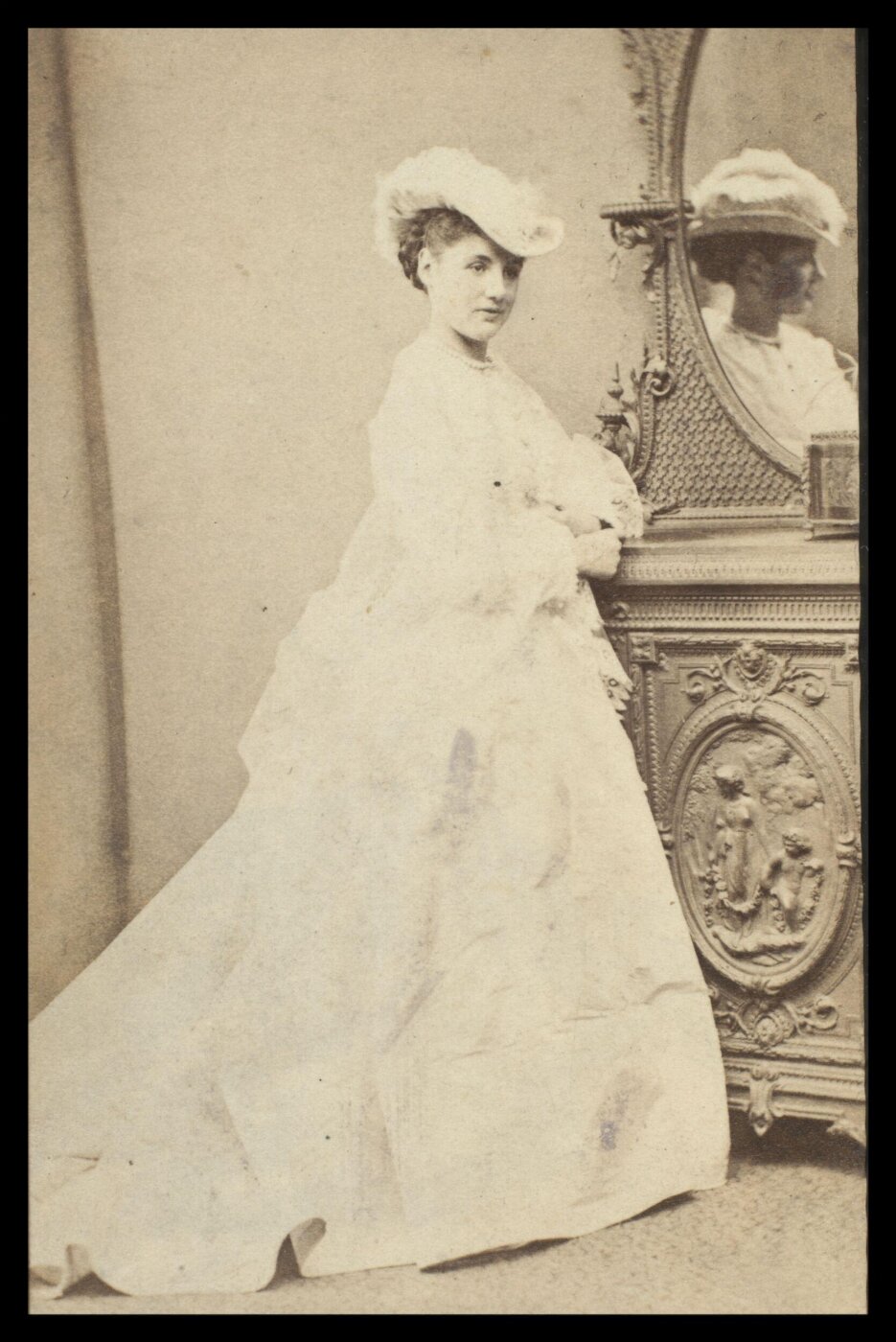 London Stereoscopic and Photographic Company, Guy Little Theatrical Photograph