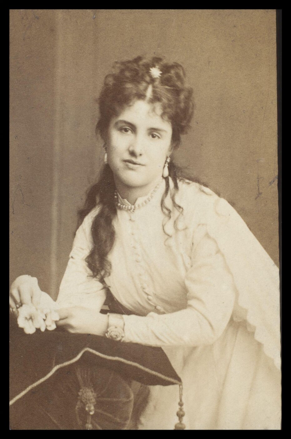 London Stereoscopic and Photographic Company, Guy Little Theatrical Photograph