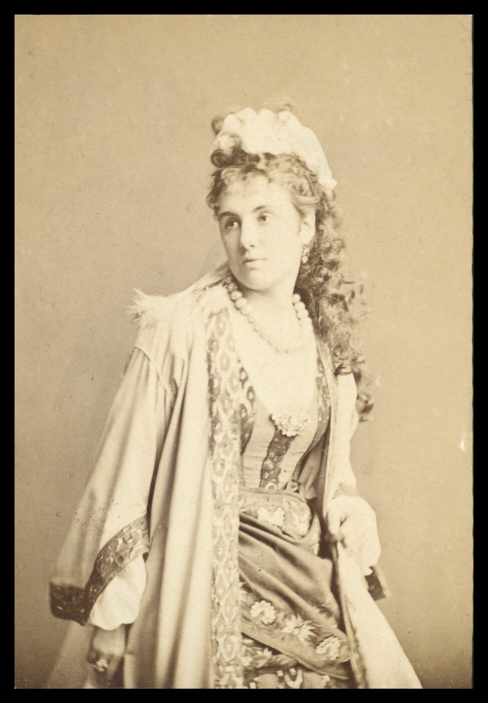 London Stereoscopic and Photographic Company, Guy Little Theatrical Photograph