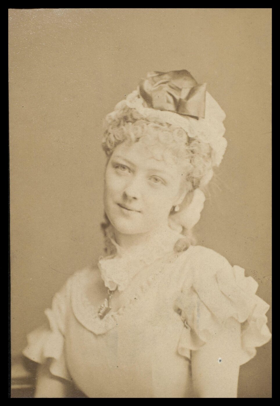 London Stereoscopic and Photographic Company, Guy Little Theatrical Photograph