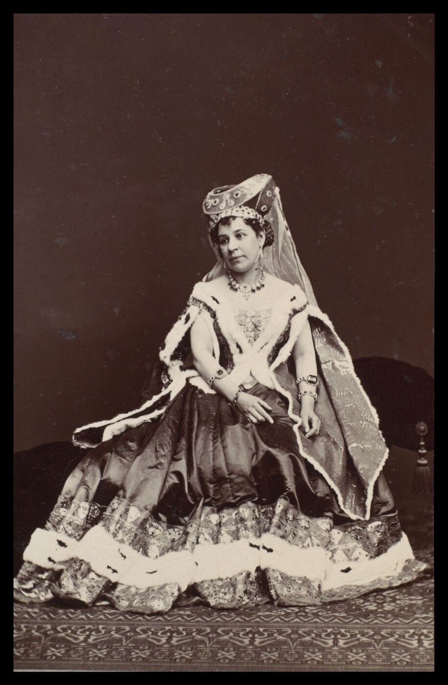 London Stereoscopic and Photographic Company, Guy Little Theatrical Photograph