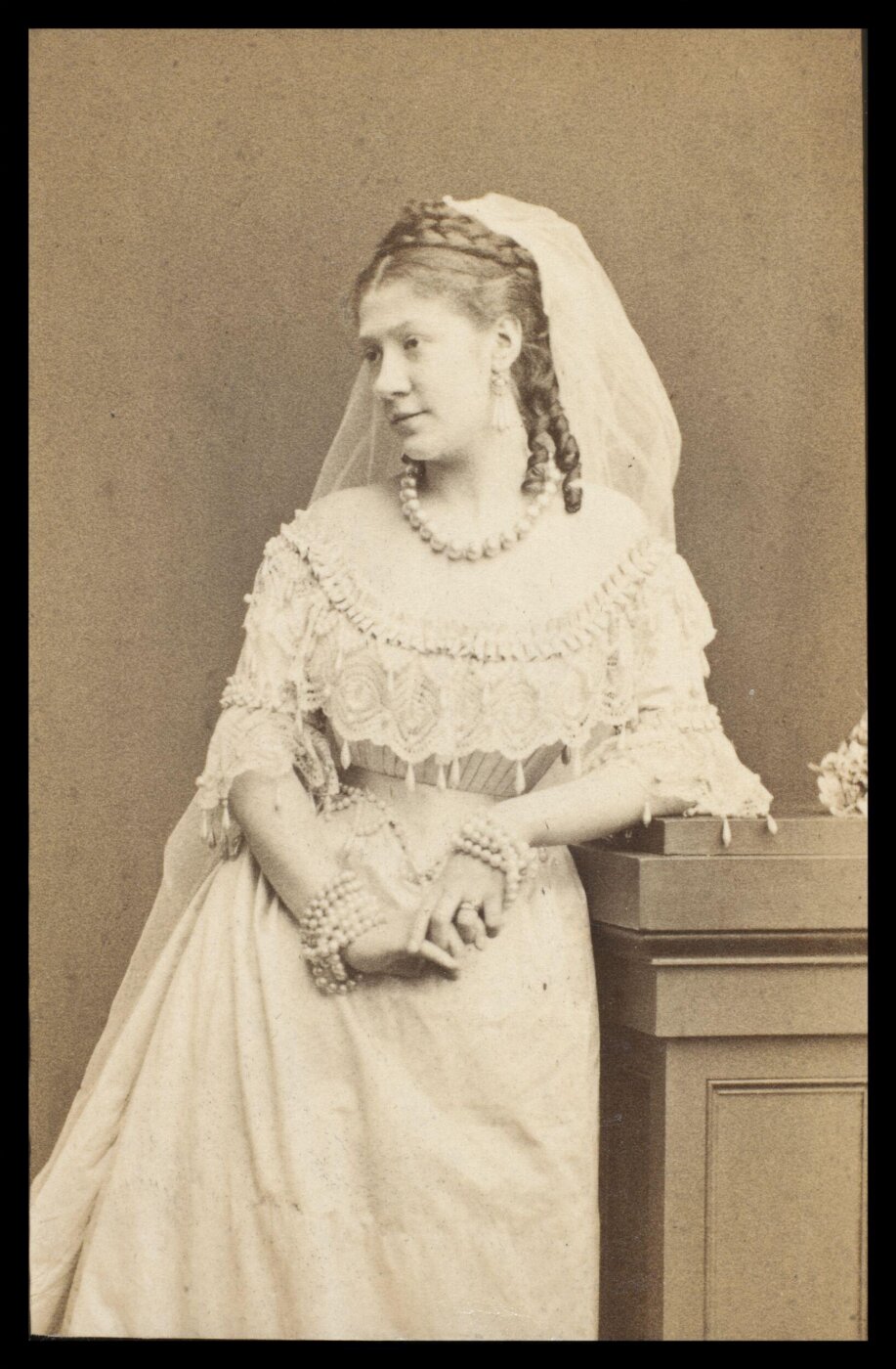 London Stereoscopic and Photographic Company, Guy Little Theatrical Photograph