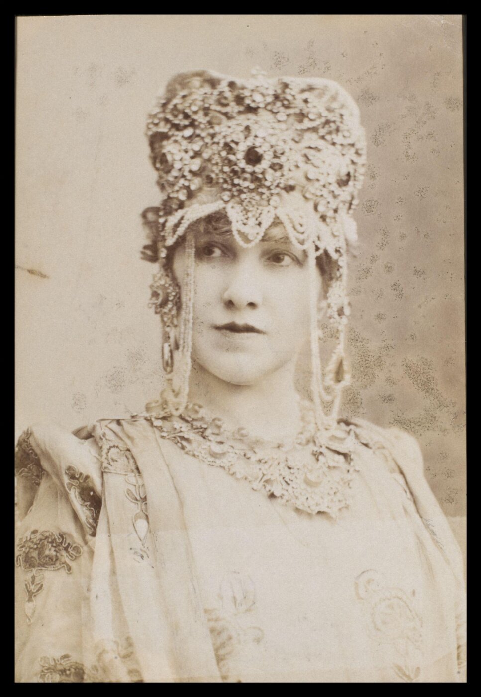 London Stereoscopic and Photographic Company, Guy Little Theatrical Photograph