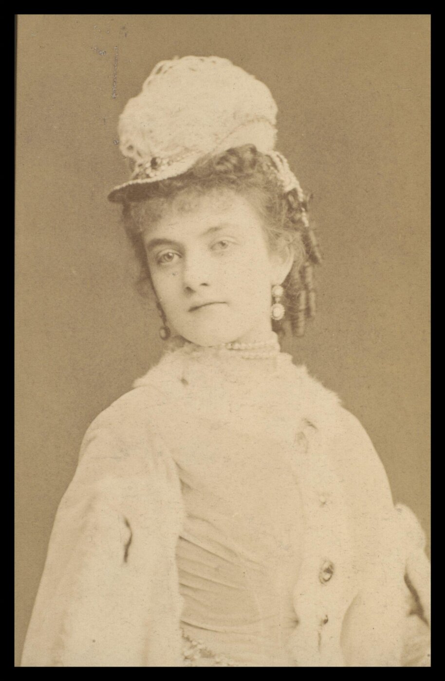 London Stereoscopic and Photographic Company, Guy Little Theatrical Photograph
