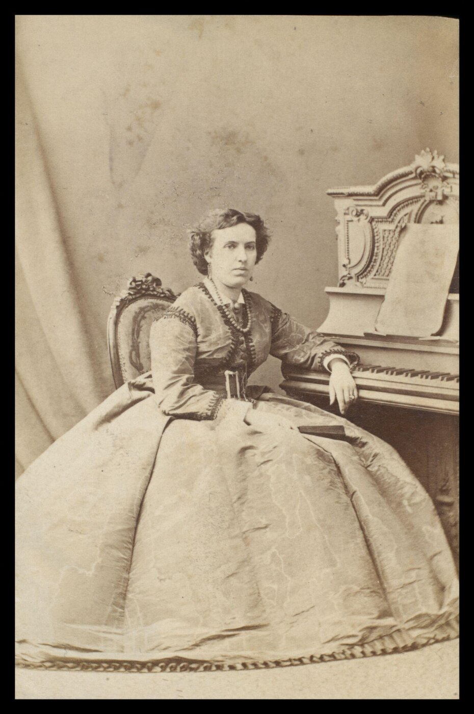 London Stereoscopic and Photographic Company, Guy Little Theatrical Photograph