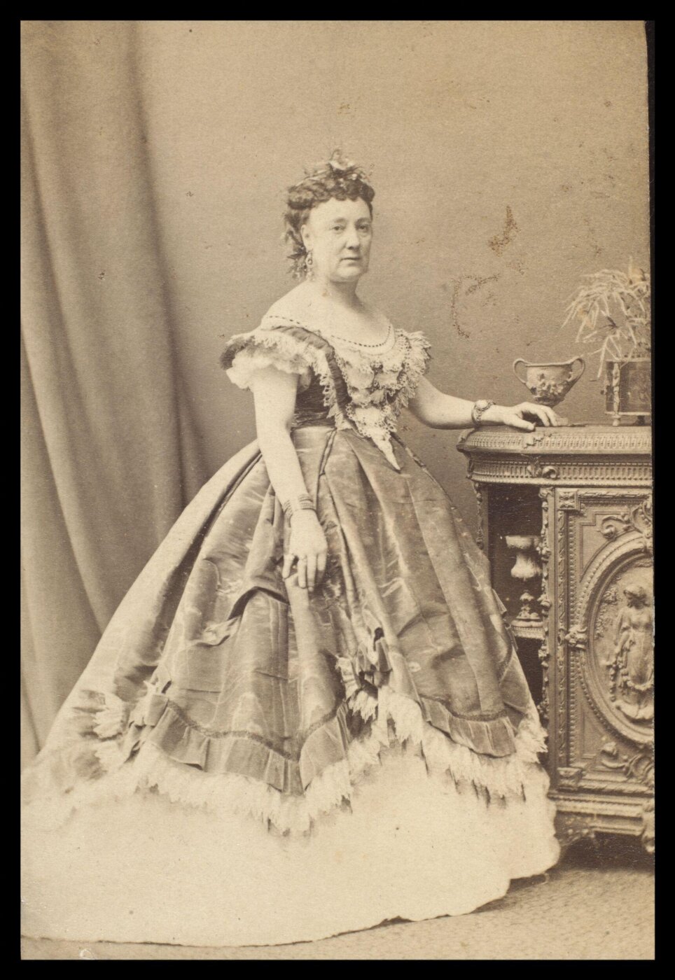 London Stereoscopic and Photographic Company, Guy Little Theatrical Photograph