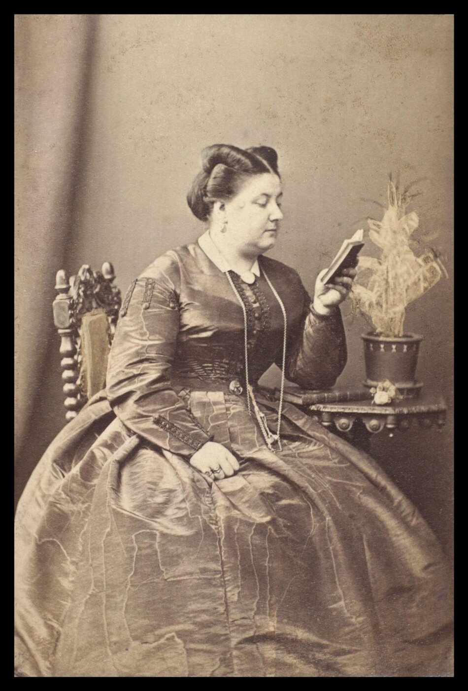 London Stereoscopic and Photographic Company, Guy Little Theatrical Photograph