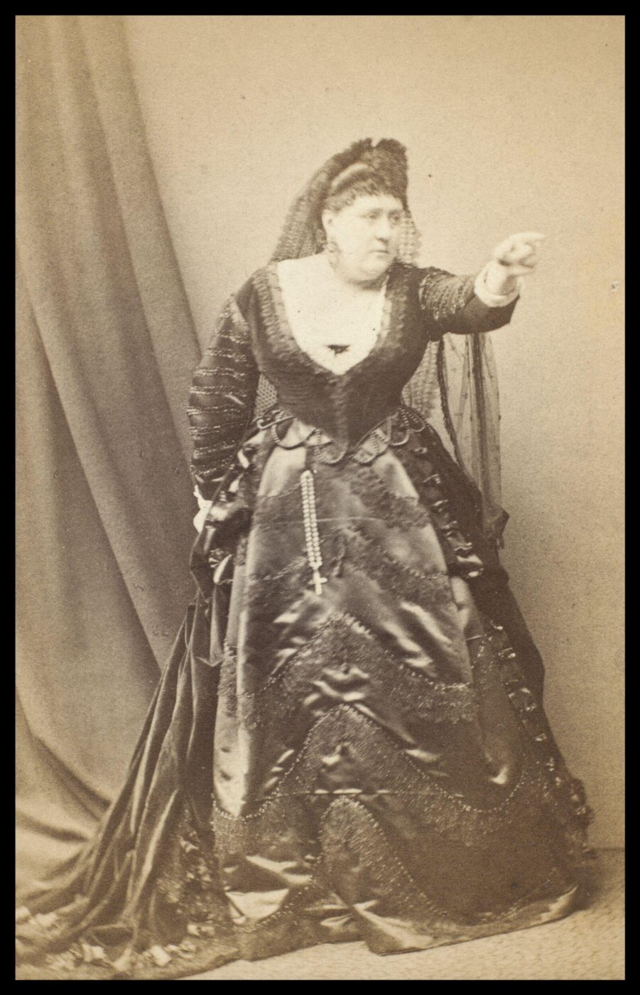 London Stereoscopic and Photographic Company, Guy Little Theatrical Photograph