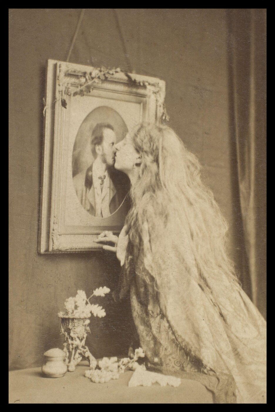 London Stereoscopic and Photographic Company, Guy Little Theatrical Photograph