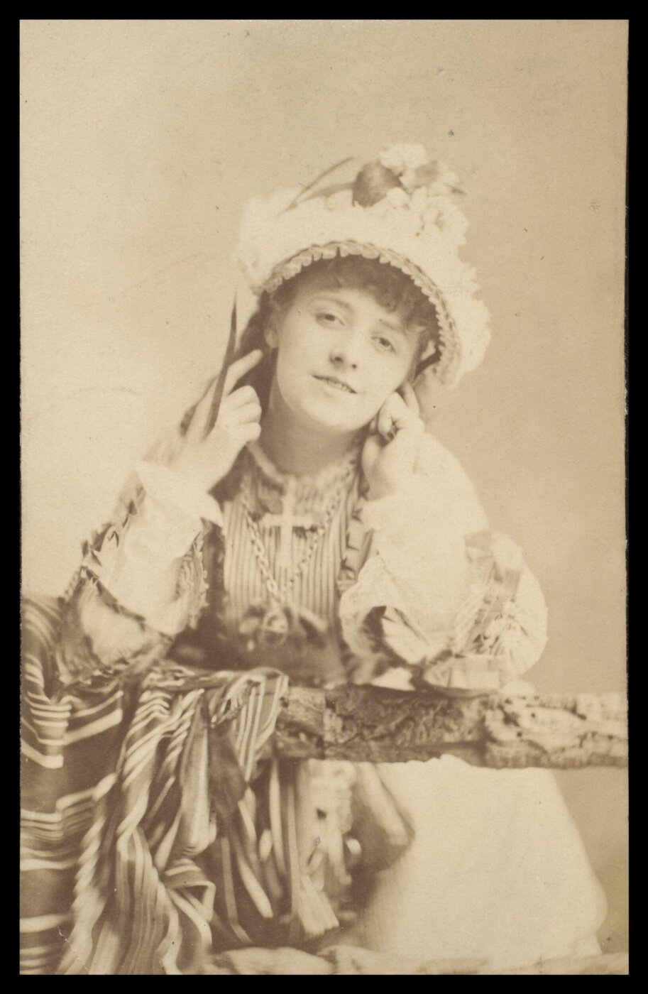 London Stereoscopic and Photographic Company, Guy Little Theatrical Photograph