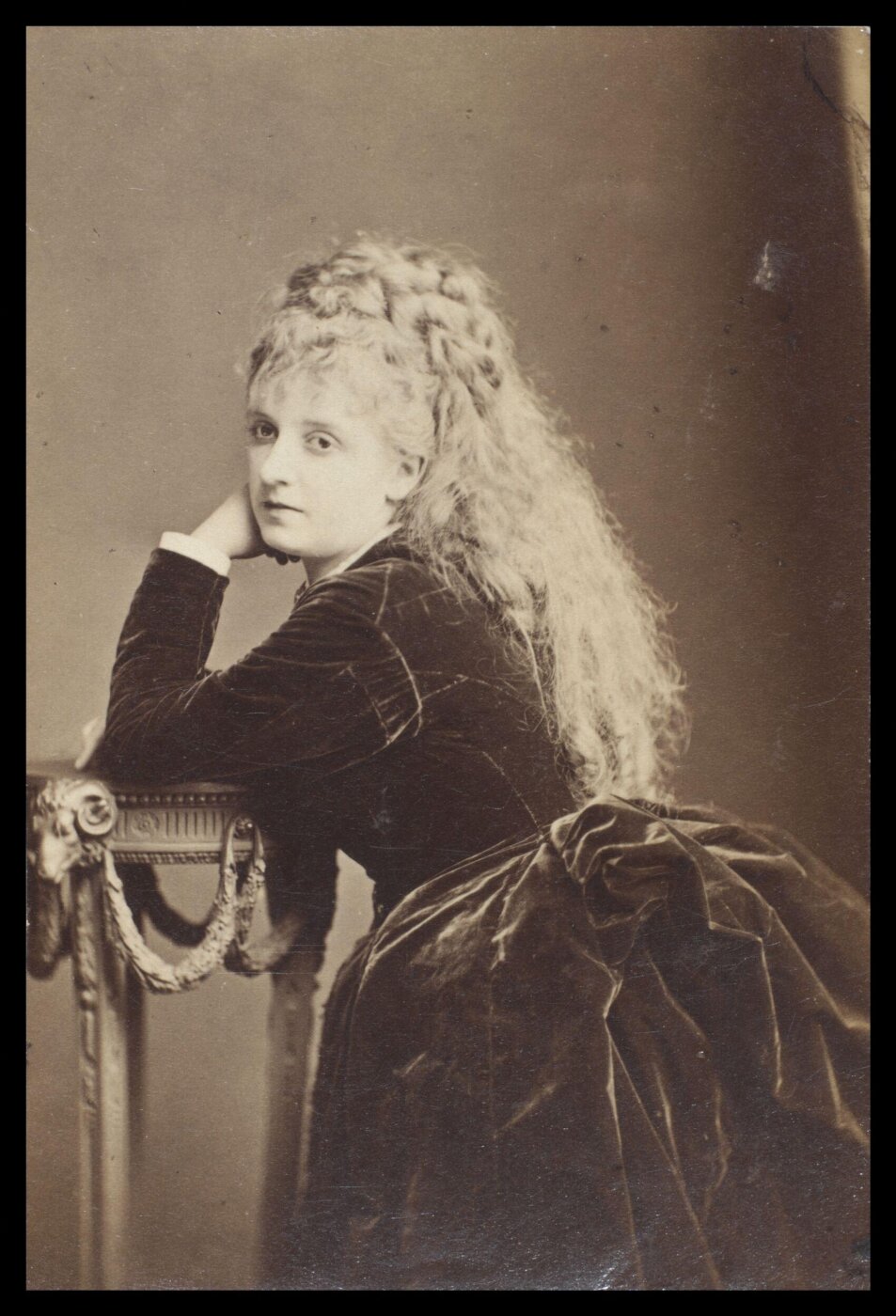 London Stereoscopic and Photographic Company, Guy Little Theatrical Photograph