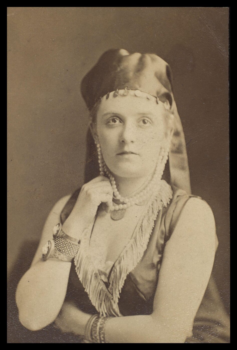 London Stereoscopic and Photographic Company, Guy Little Theatrical Photograph