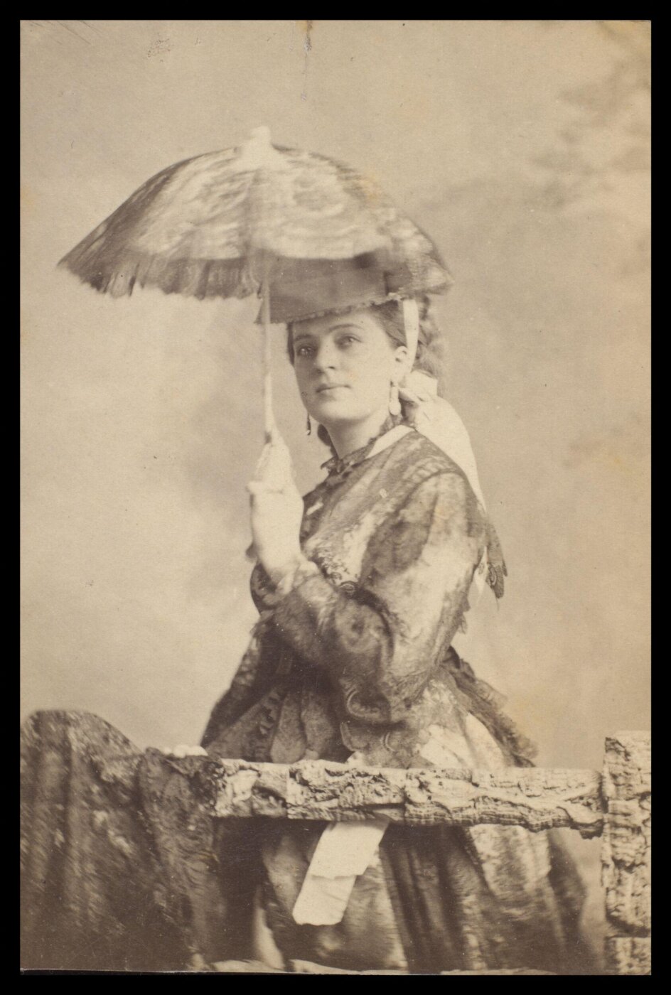 London Stereoscopic and Photographic Company, Guy Little Theatrical Photograph