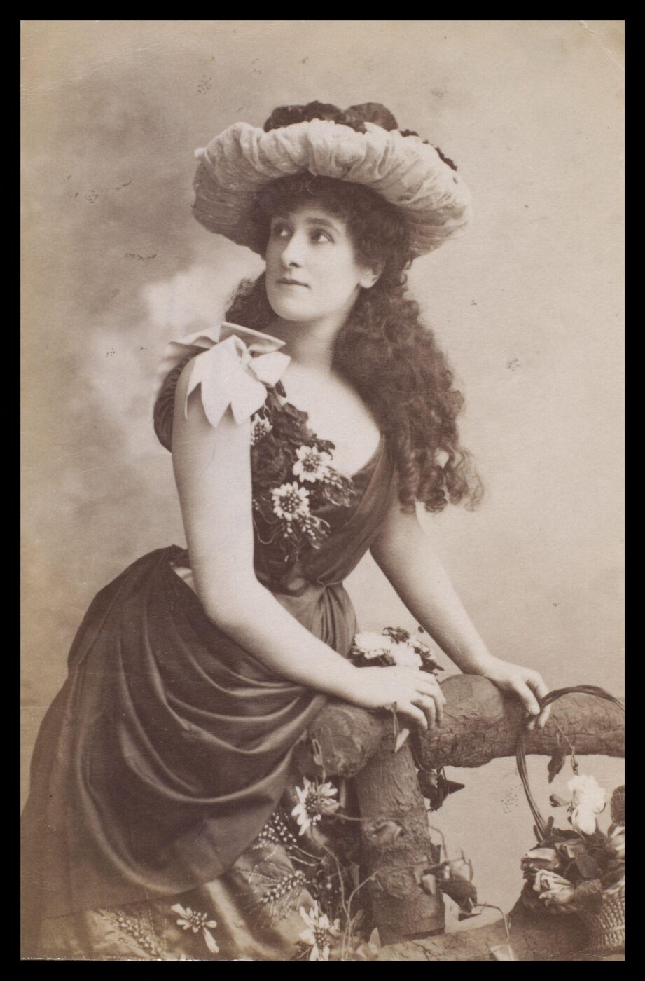 London Stereoscopic and Photographic Company, Guy Little Theatrical Photograph