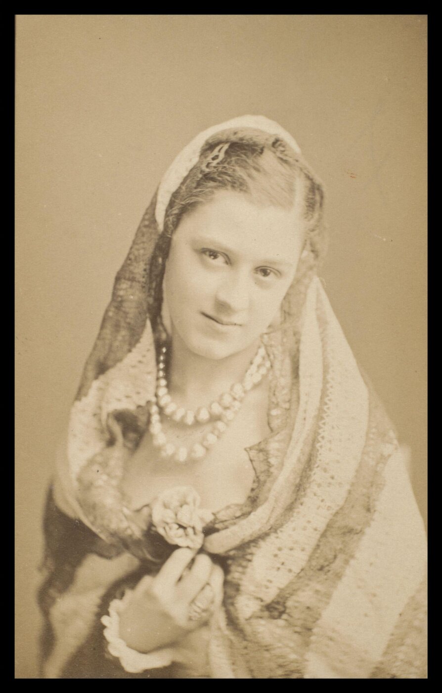 London Stereoscopic and Photographic Company, Guy Little Theatrical Photograph