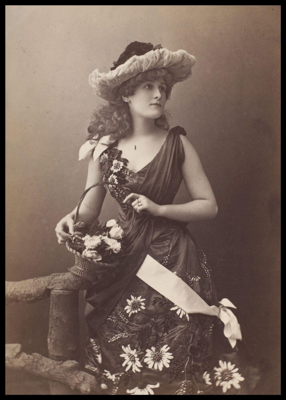 London Stereoscopic and Photographic Company, Guy Little Theatrical Photograph