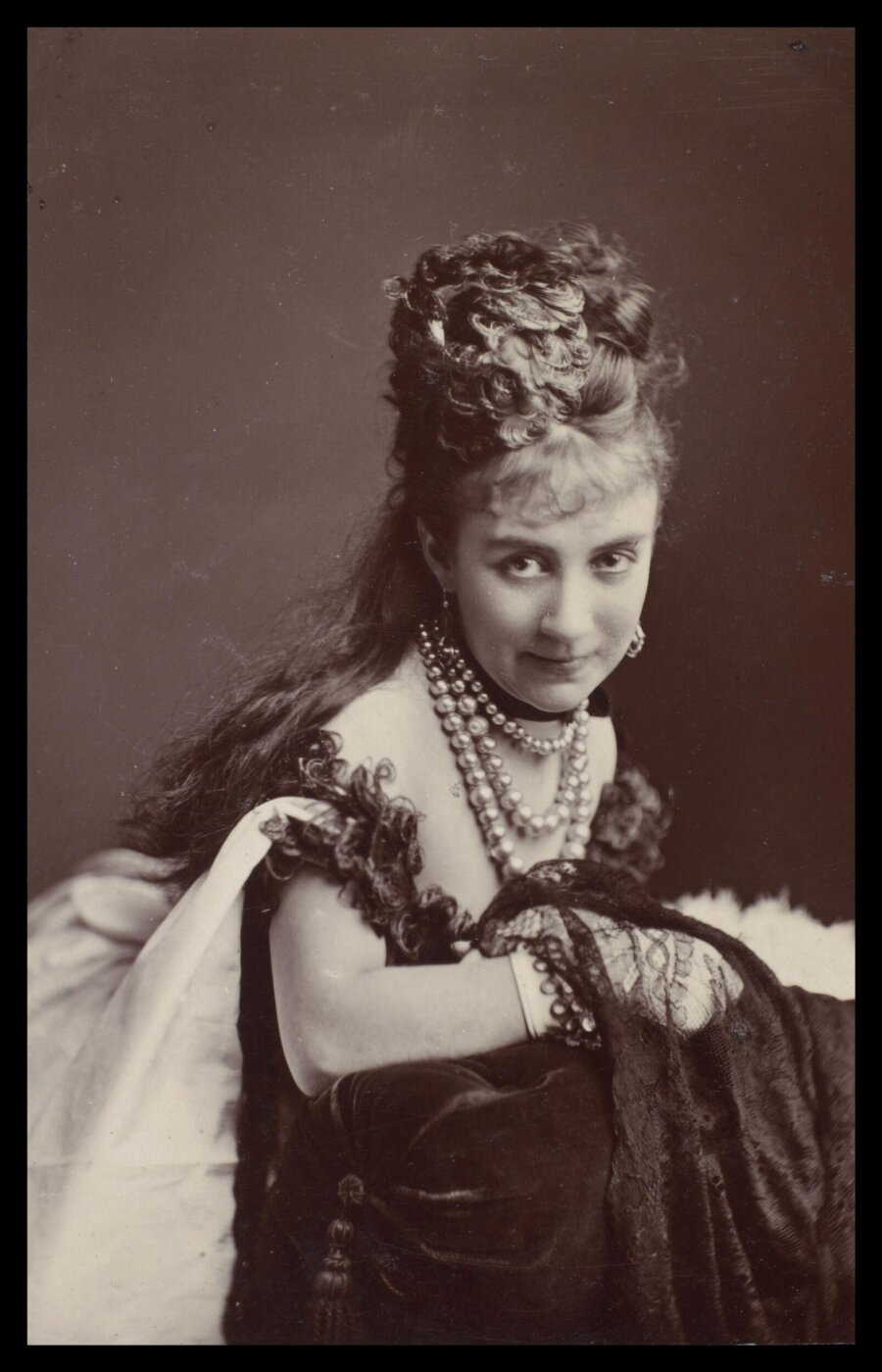London Stereoscopic and Photographic Company, Guy Little Theatrical Photograph