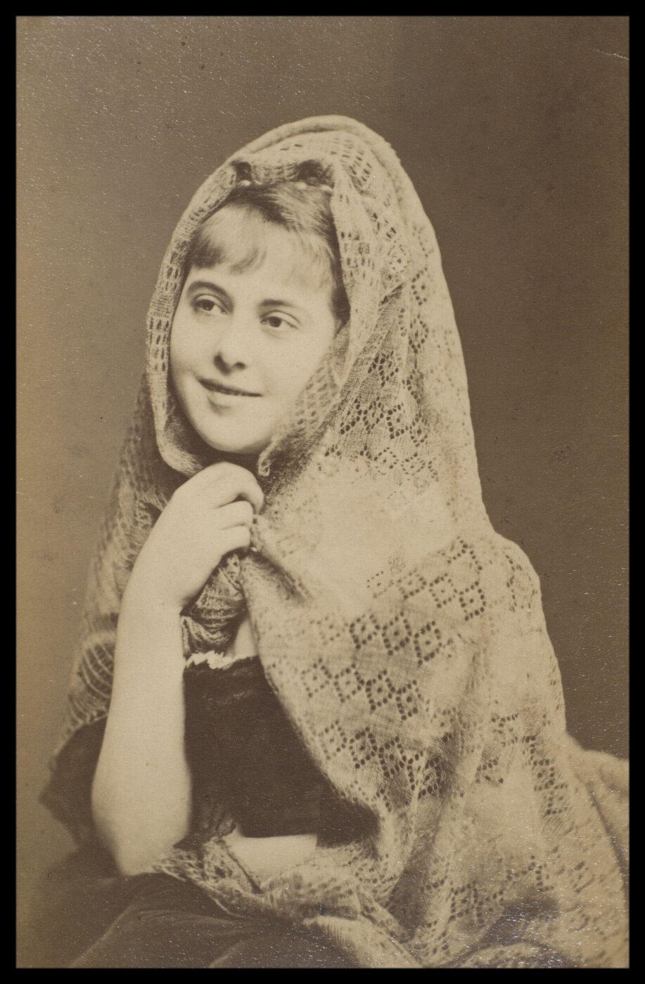 London Stereoscopic and Photographic Company, Guy Little Theatrical Photograph