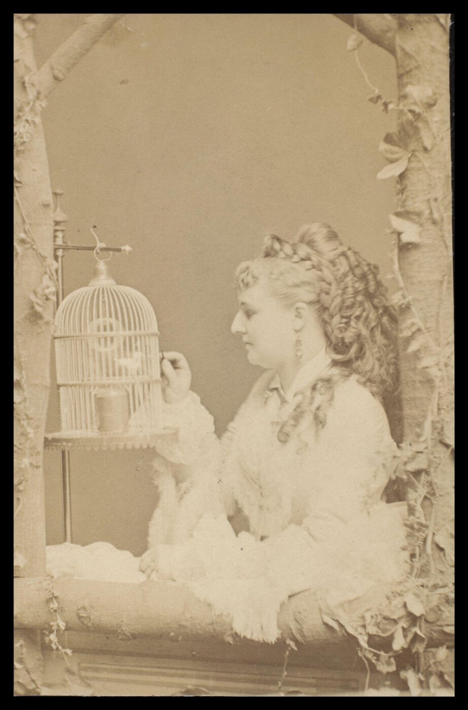 London Stereoscopic and Photographic Company, Guy Little Theatrical Photograph