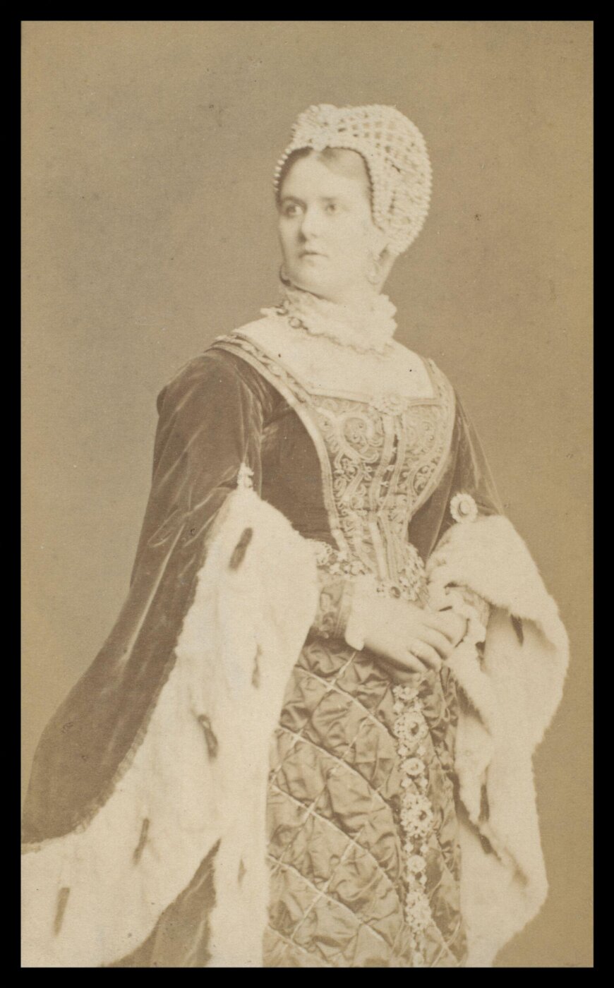 London Stereoscopic and Photographic Company, Guy Little Theatrical Photograph